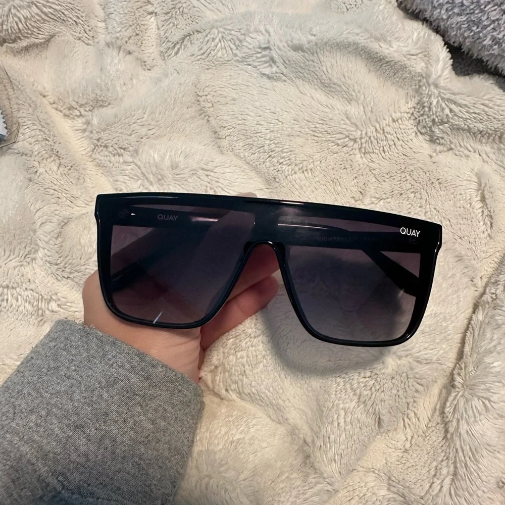 Quay Nightfall sunglasses - Picture 1 of 4